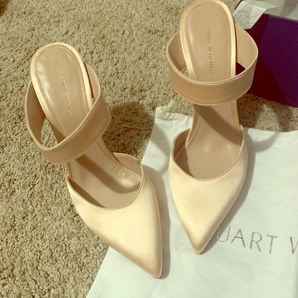 Stuart Weitzman closed toed rose heels